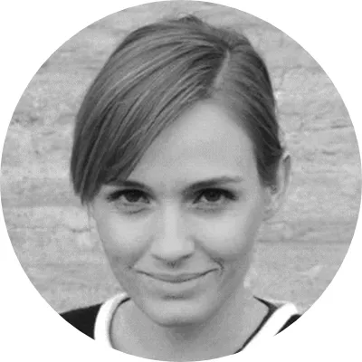 Mateja iz Berlina – prilagojen vadbeni načrt za težave s kolkom, natančna podpora na daljavo in jasna video navodila za pravilno izvedbo vaj.